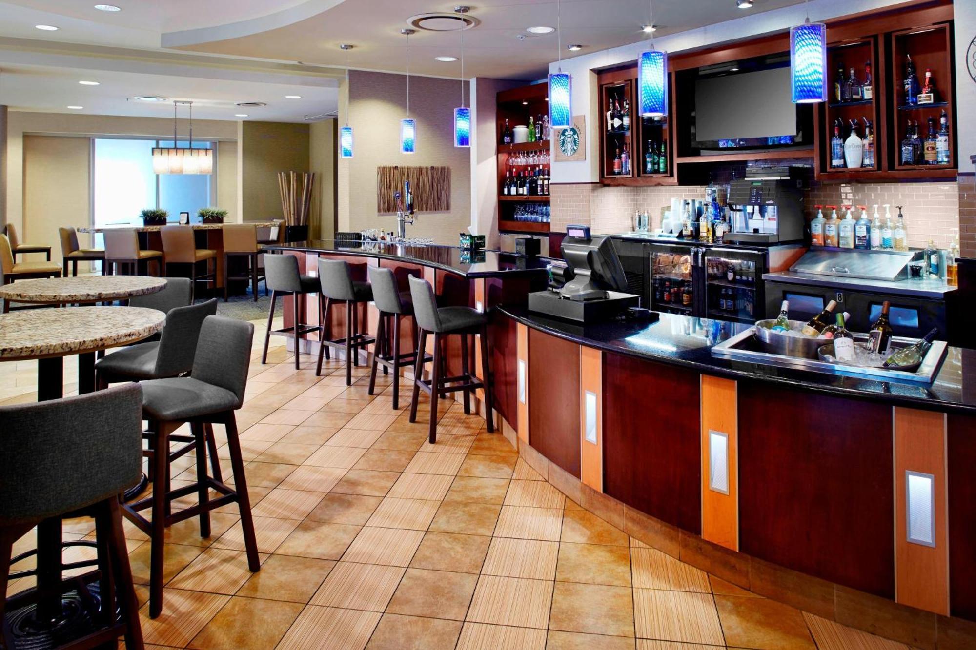 Courtyard 3*