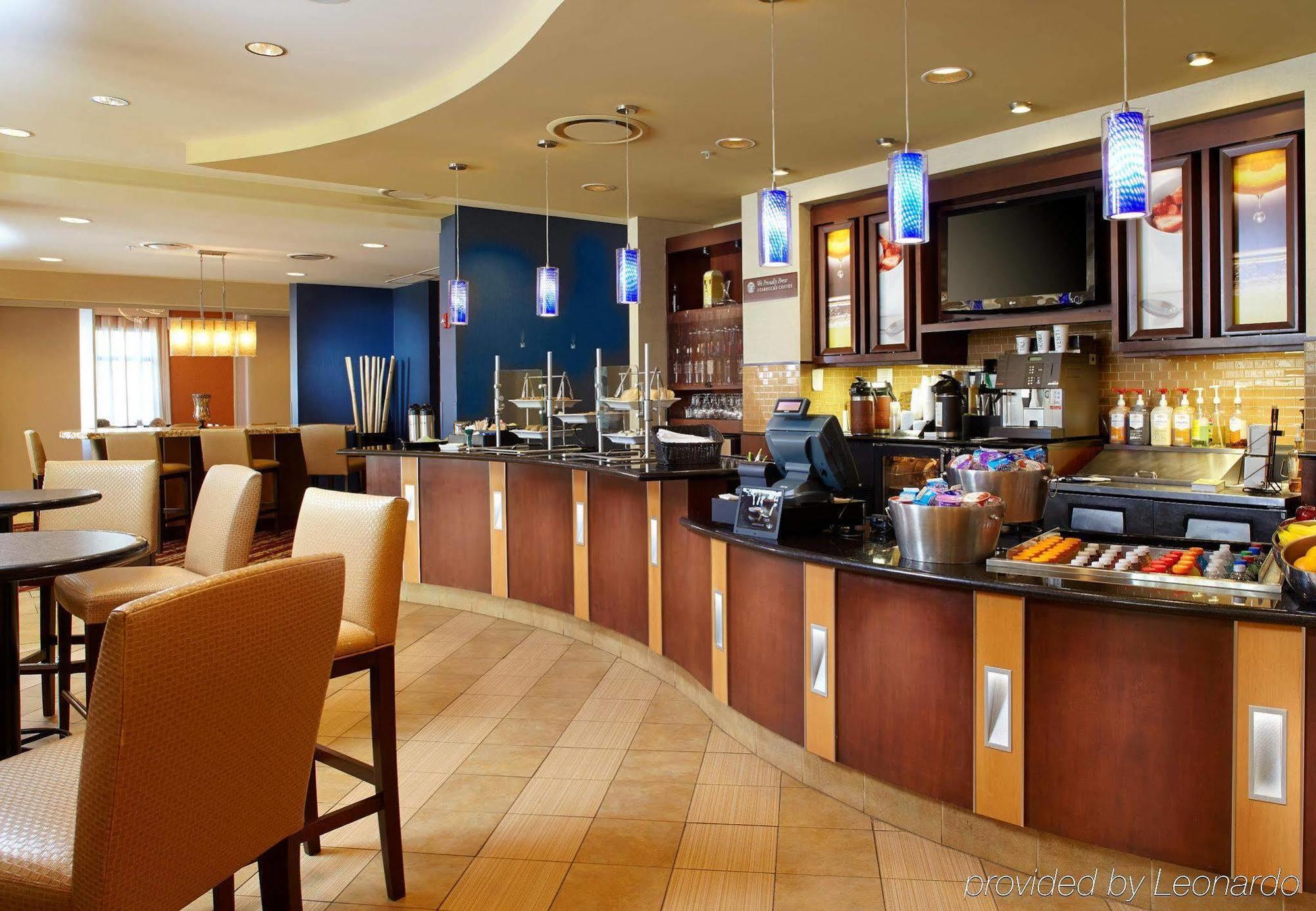 Courtyard 3*